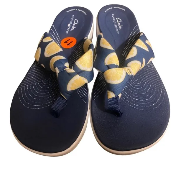 🍋 NWT! CLARK’S Cloudsteppers Arla Glison Blue Textile w/Lemons Flip Flop-Sz 11