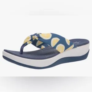 🍋 NWT! CLARK’S Cloudsteppers Arla Glison Blue Textile w/Lemons Flip Flop-Sz 11