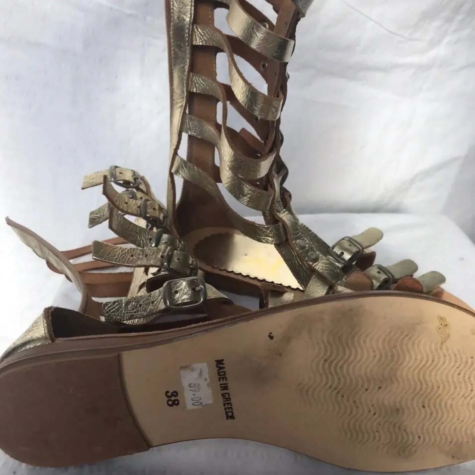 Goldene Sandalen (EU38)