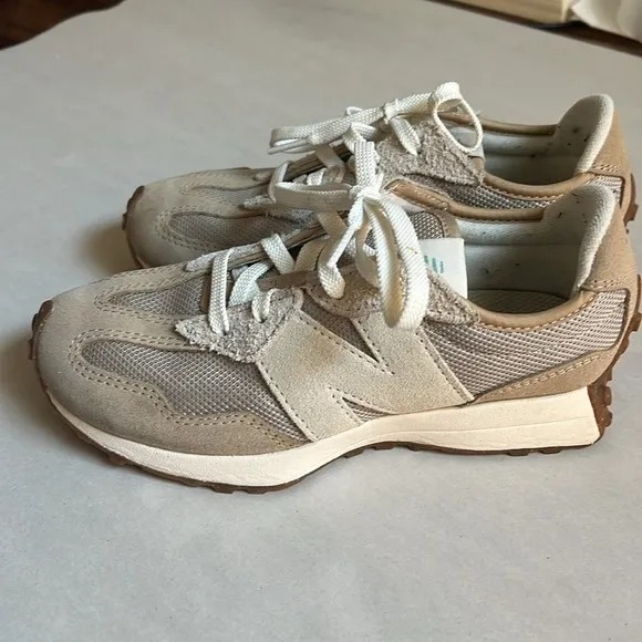 New Balance Bone 327 Kids Size 2