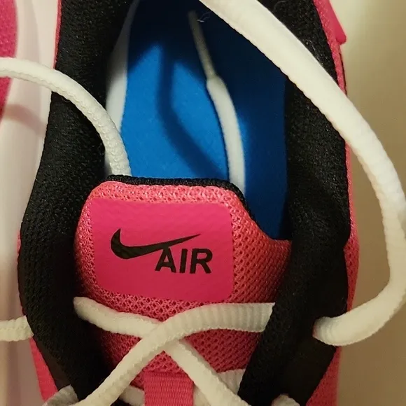 New in Box: NIKE AIR MAX OKETO
