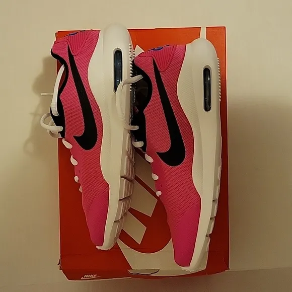 New in Box: NIKE AIR MAX OKETO