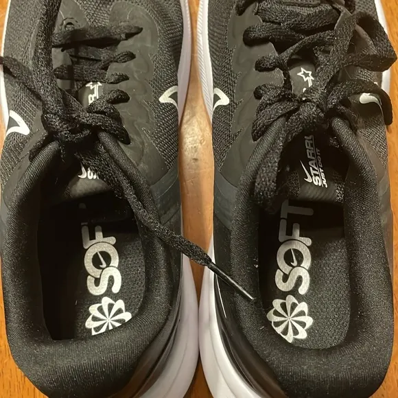 NEW Nike Unisex-Child Star Runner 3, Black/White, 6.5 Big Kid