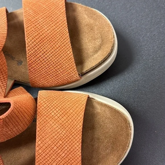 NWOT women’s Sofft sandals size 8
