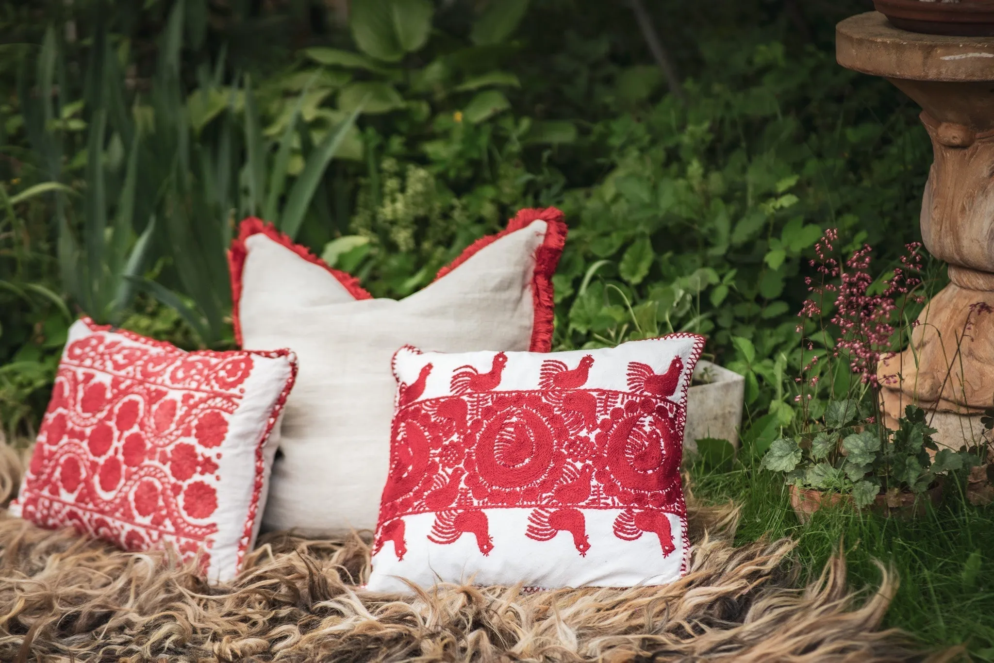 Pillow: Handwoven antique Hungarian hemp - P360