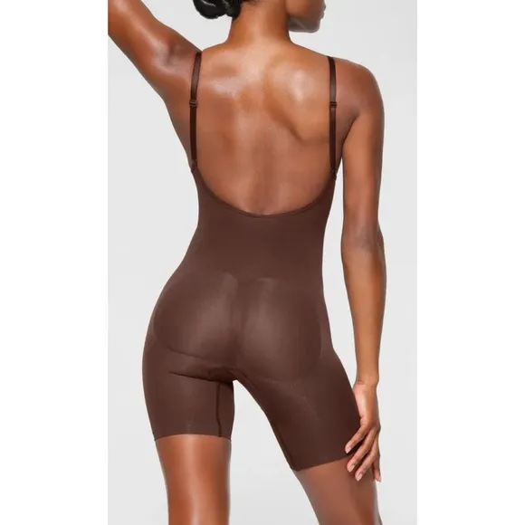 SKIMS Seamless Sculpt Low Back Mid Thigh Bodysuit ❤️NWT IN STORES❤️