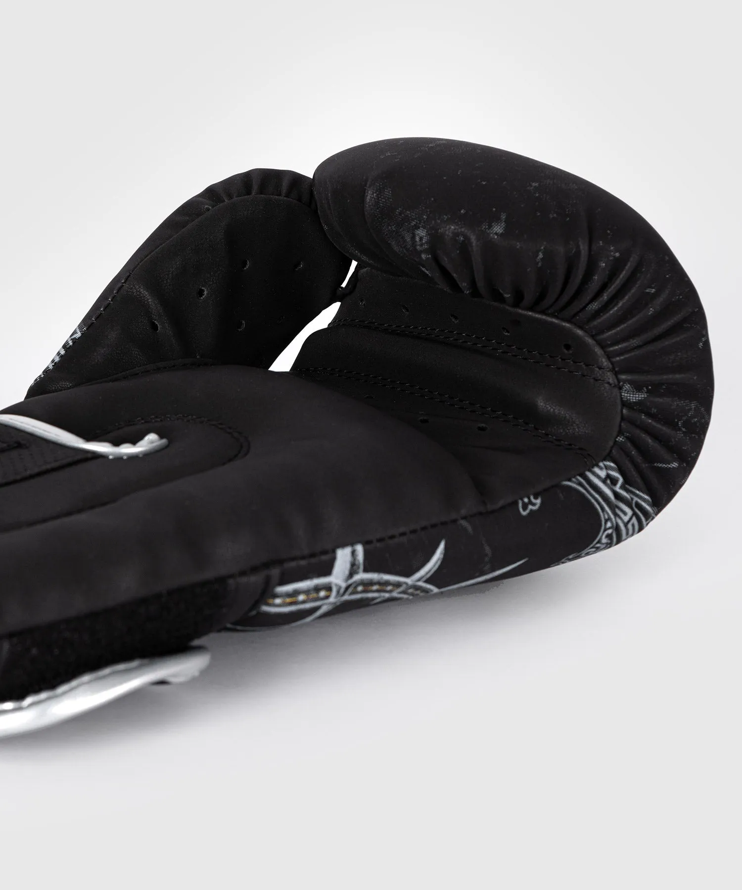 Venum Gladiator 5.0 Bokshandschoenen - Zwart/Zilver