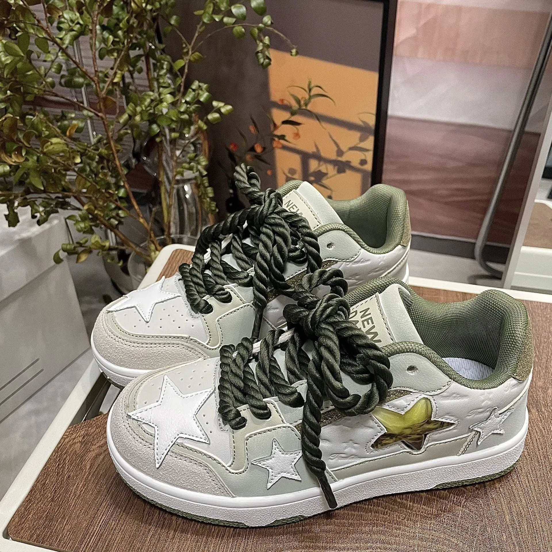 Versatile Elegance: Contrast Color Casual All-Match White Shoes