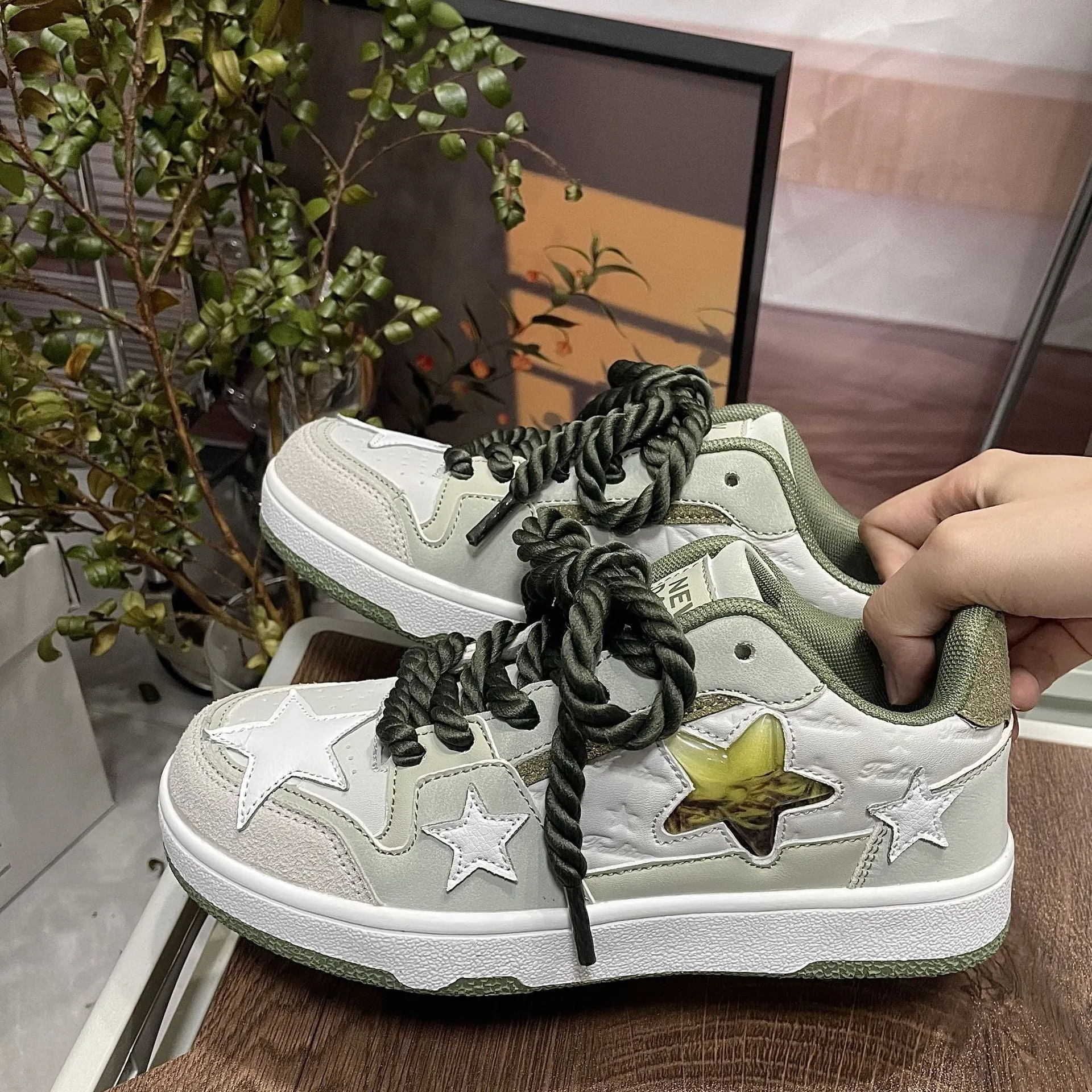 Versatile Elegance: Contrast Color Casual All-Match White Shoes