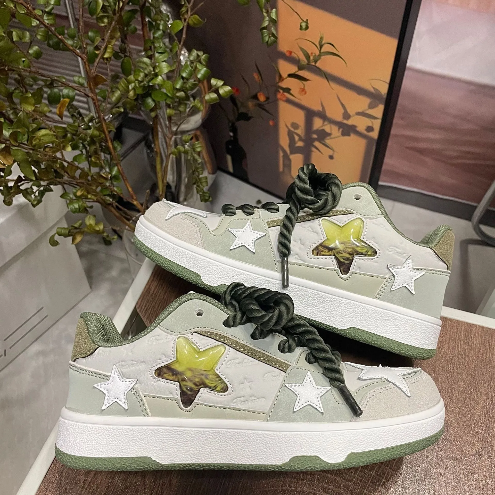 Versatile Elegance: Contrast Color Casual All-Match White Shoes